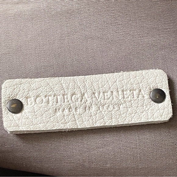 Bottega Veneta bone white pebbled leather intrecciato detail crossbody bag - Picture 12 of 12